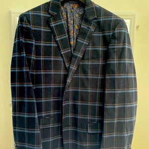 NWOT Men’s Sport Coat. Crown and Ivy. Size 44L. Perfect condition, never worn.